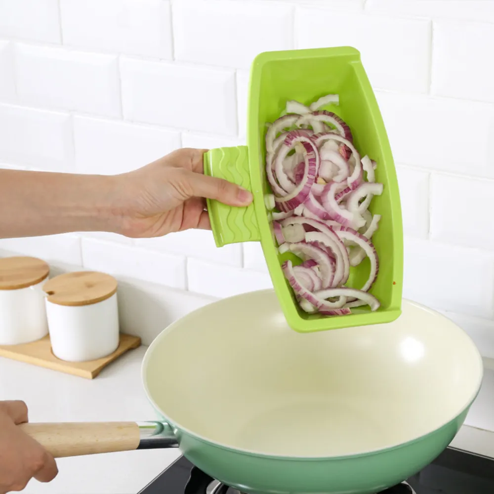 Retractable Multi-Function Storage Basket & Cutting Board