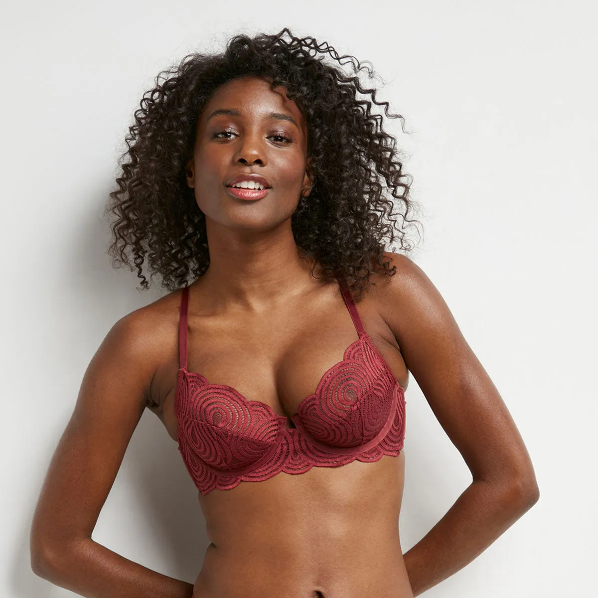 Soutien-gorge emboitant à armatures en dentelle vague rouge Mod de Dim